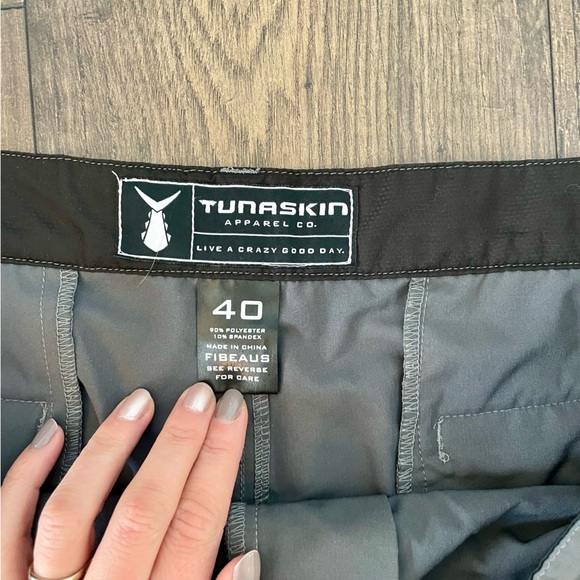 Tunaskin Mens Gray/Charcoal Shoal Hybrid Chino Shorts - Picture 3 of 7